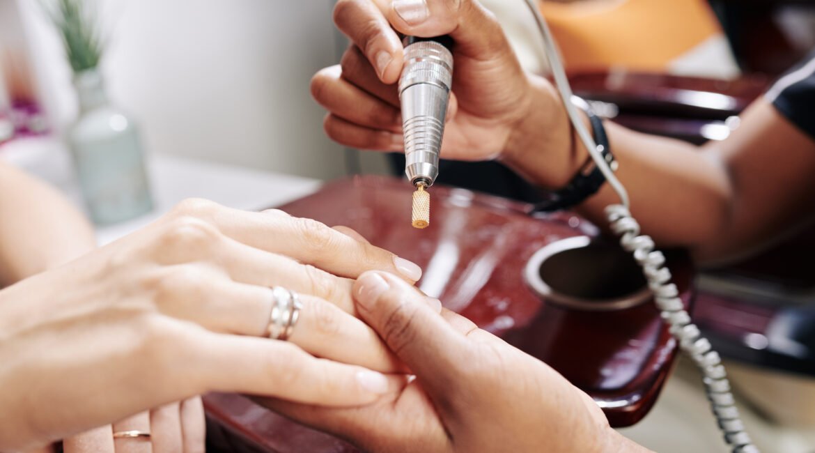 Manicure Russa La Chiave per Unghie Perfette e Pulite