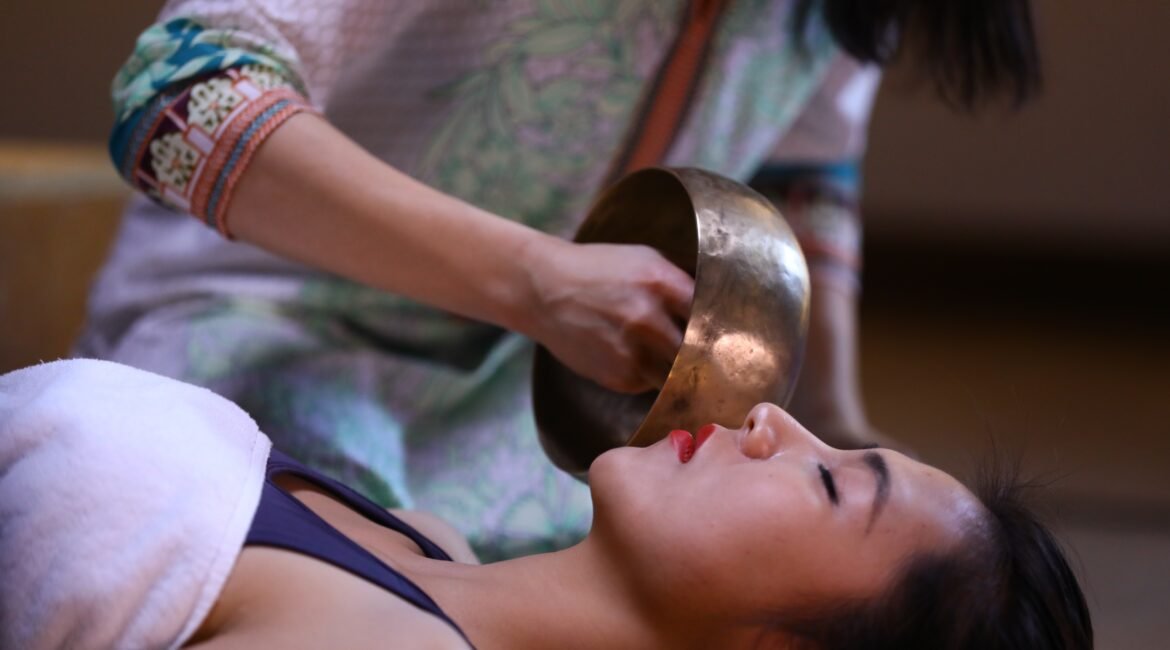 massaggio tibetano con campane