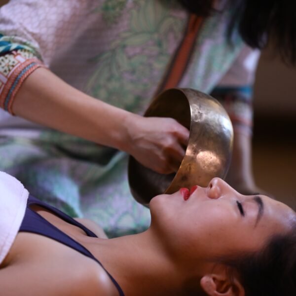 massaggio tibetano con campane