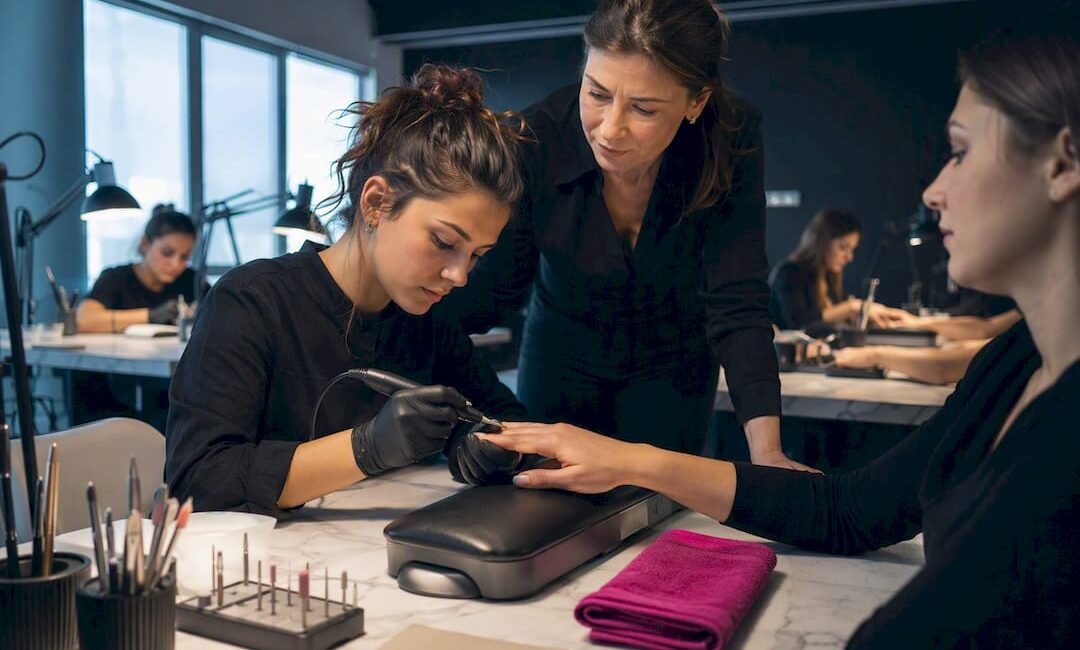 Corso pratico di ricostruzione unghie
