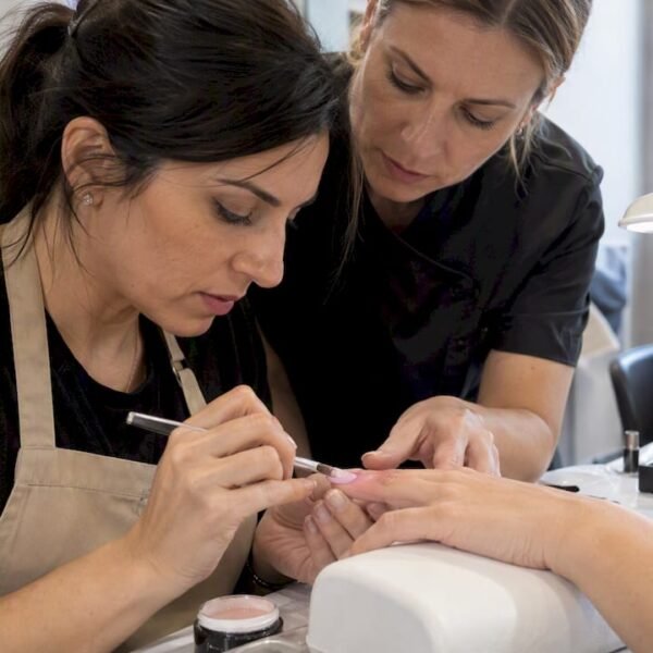 Corso pratico di modellazione Acrigel a Milano